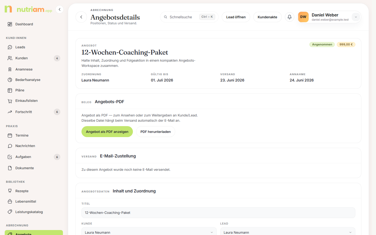 Angebots-Detailseite mit Beleg-PDF, Zustellstatus und Aktionen