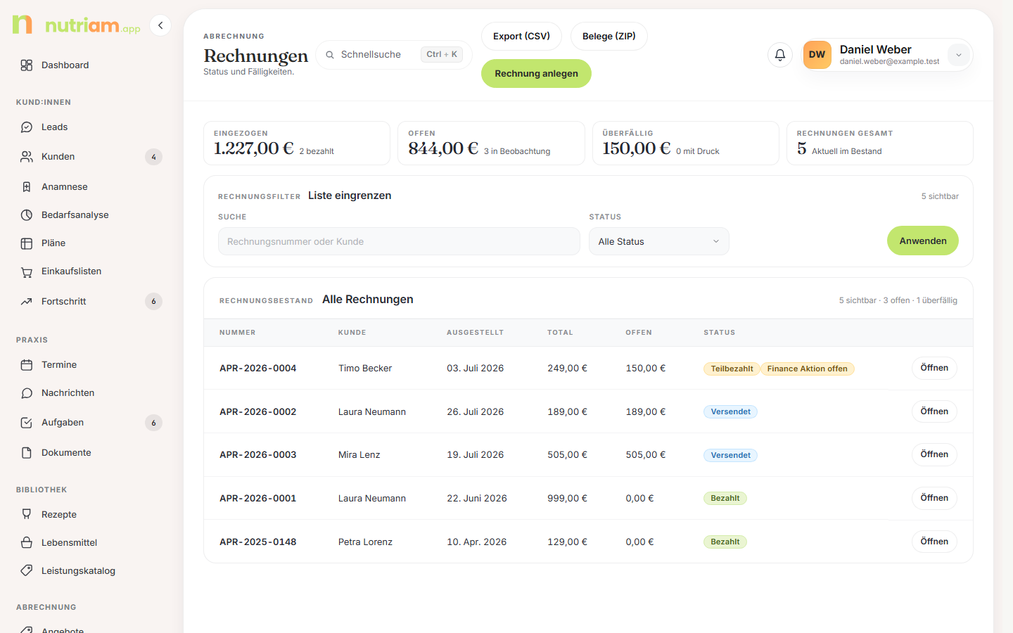 Rechnungsübersicht mit Finanz-KPIs, Export-Buttons und Rechnungstabelle