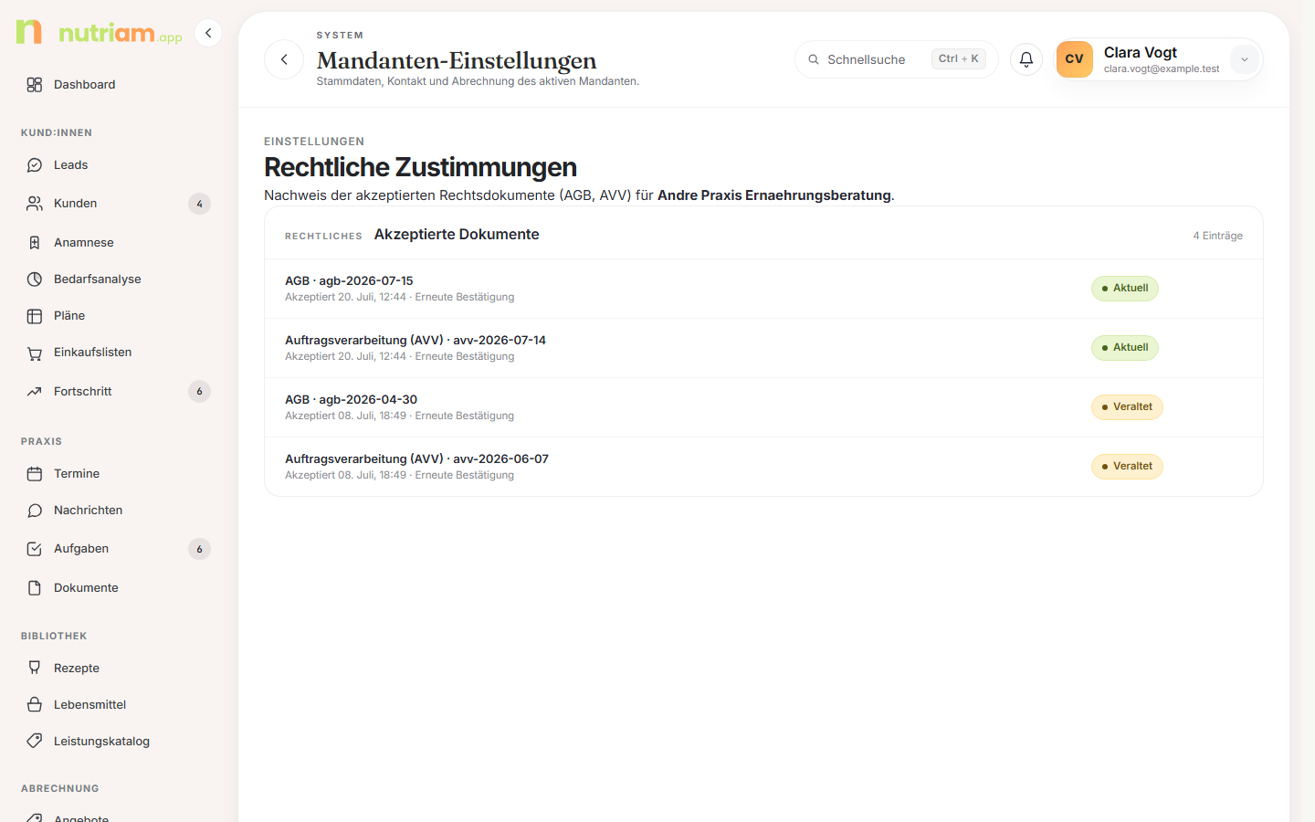 Rechtliche Zustimmungen mit Dokument, Version, Zeitpunkt und Quelle