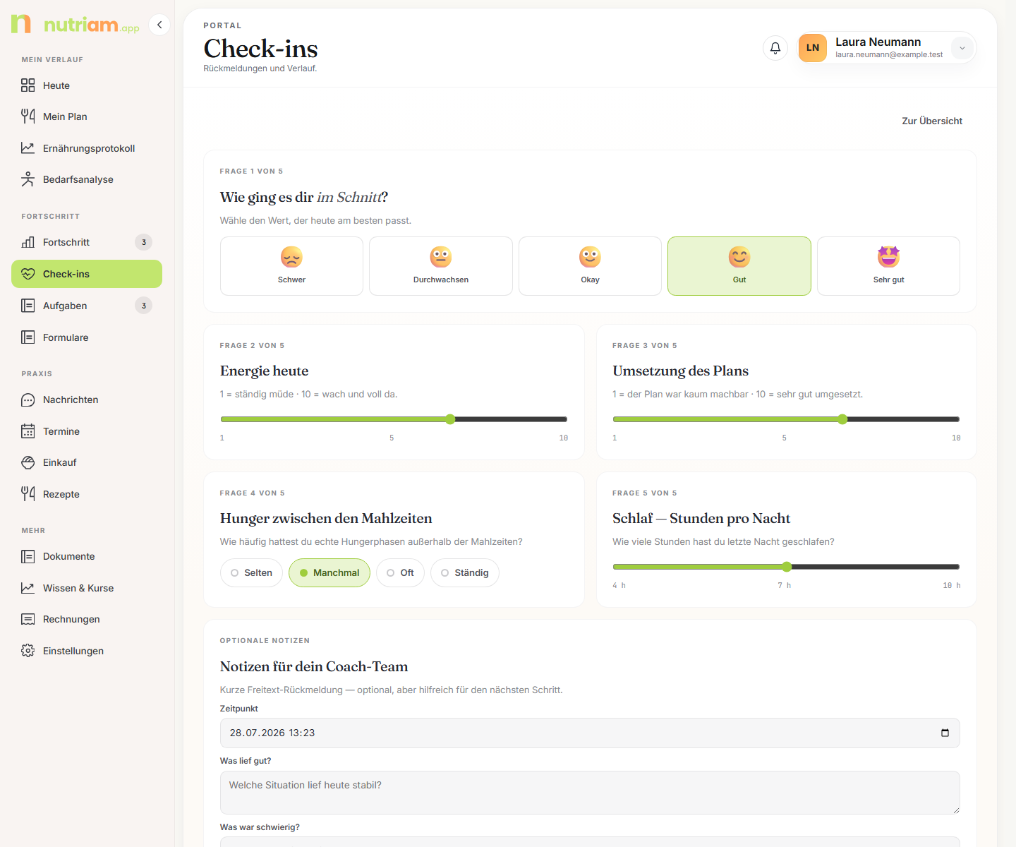 Check-in-Formular mit fünf Fragen und Verlaufstabelle