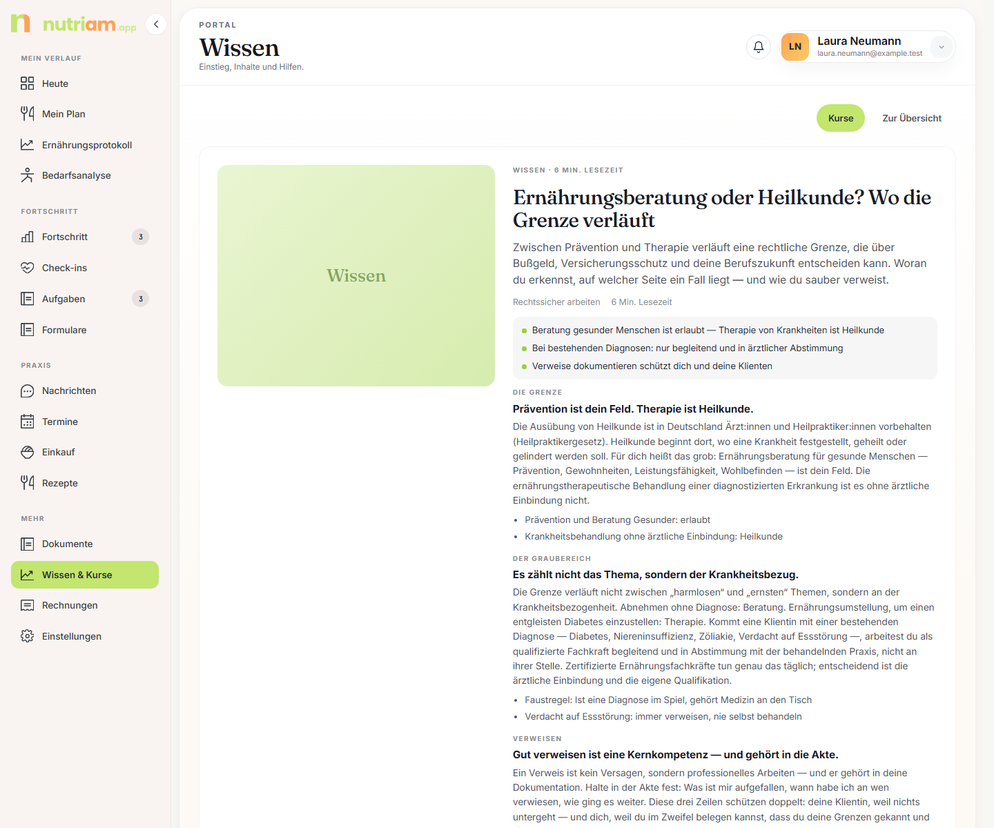 Wissensbereich im Portal mit großem Artikel und Kacheln